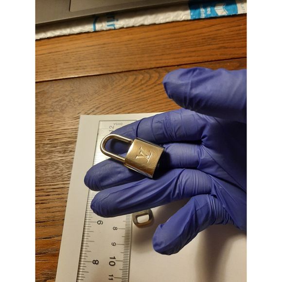 *GENUINE* 2 TWO Louis Vuitton Locks *INCLUDES KEY* - Picture 10 of 12